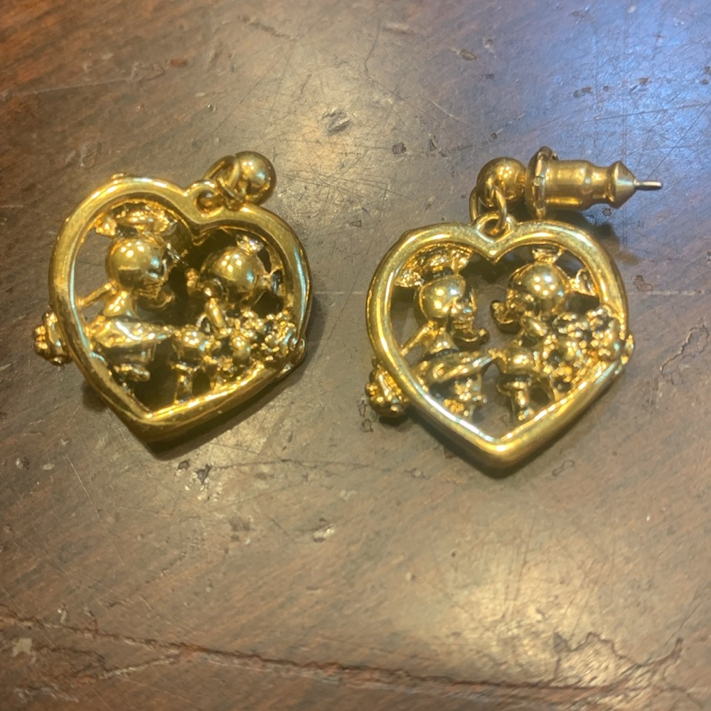 Mickey n Minnie Gold tone  Heart-Shaped Earrings. - Picture 2 of 2